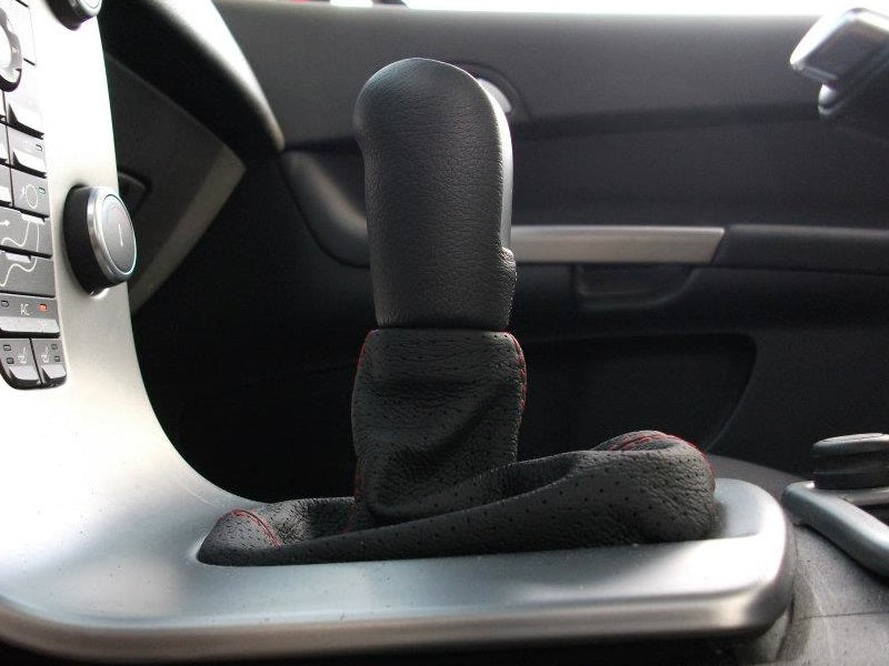 2004-12 Volvo V50 shift boot