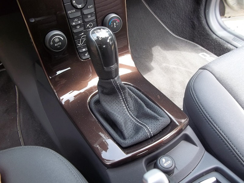 2004-12 Volvo V50 shift boot