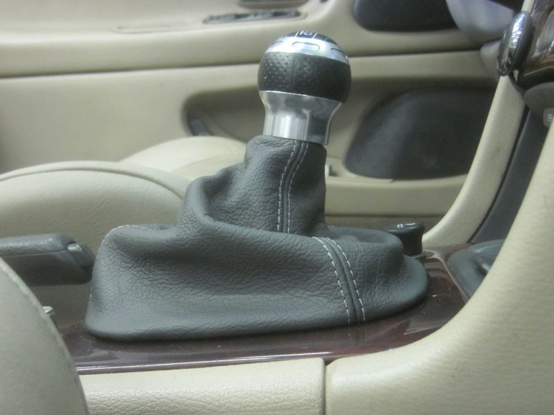 1997-04 Volvo C70 shift boot