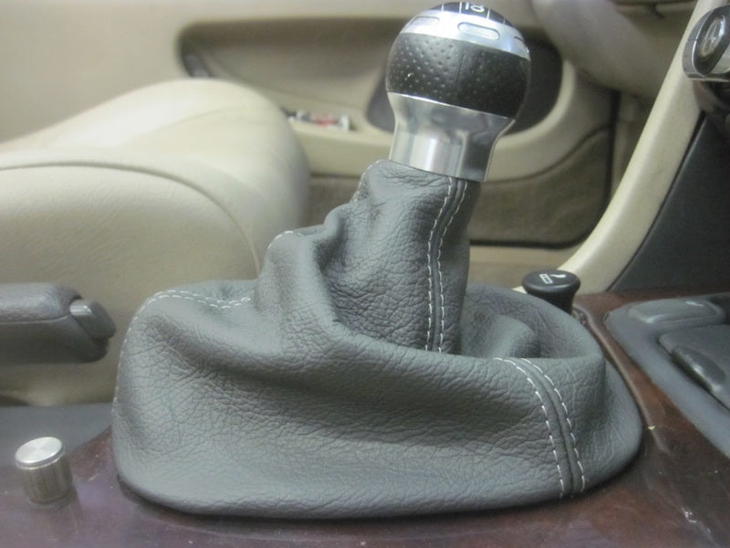 1997-00 Volvo S70 shift boot