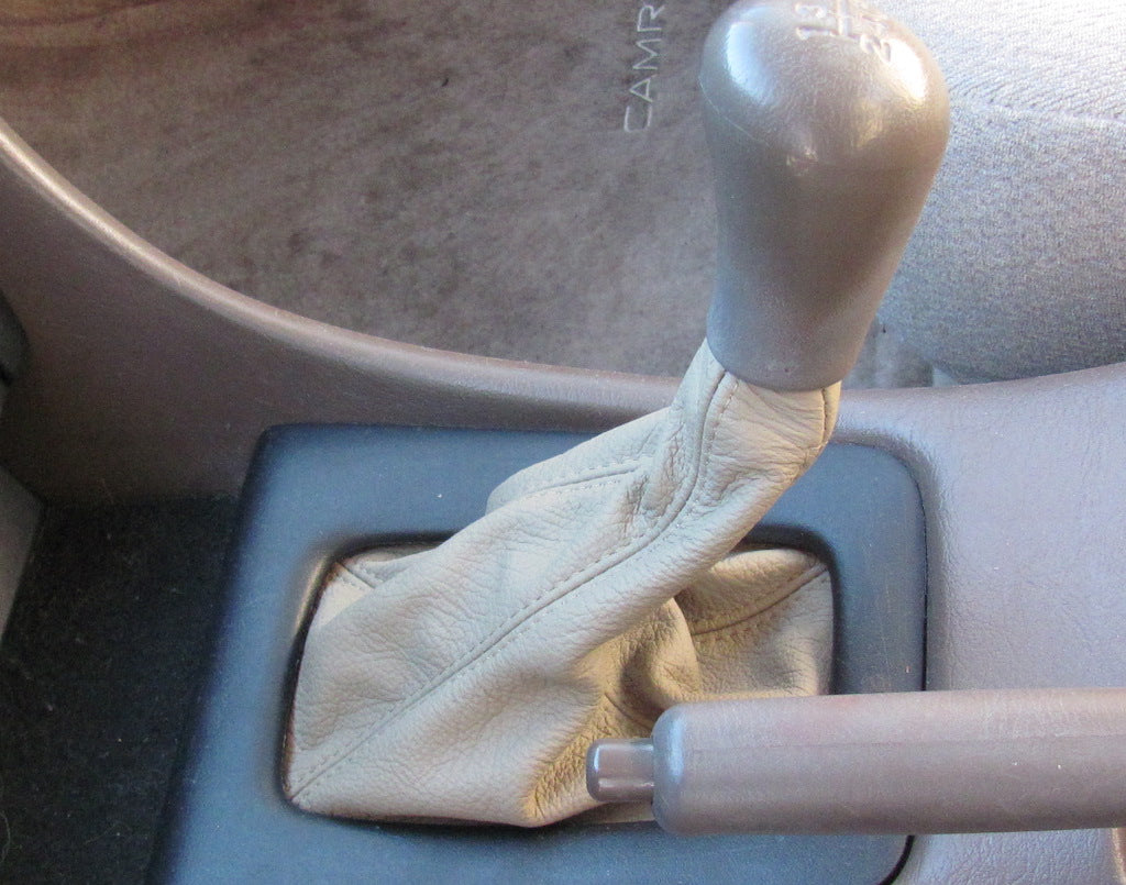 1996-01 Toyota Camry shift boot
