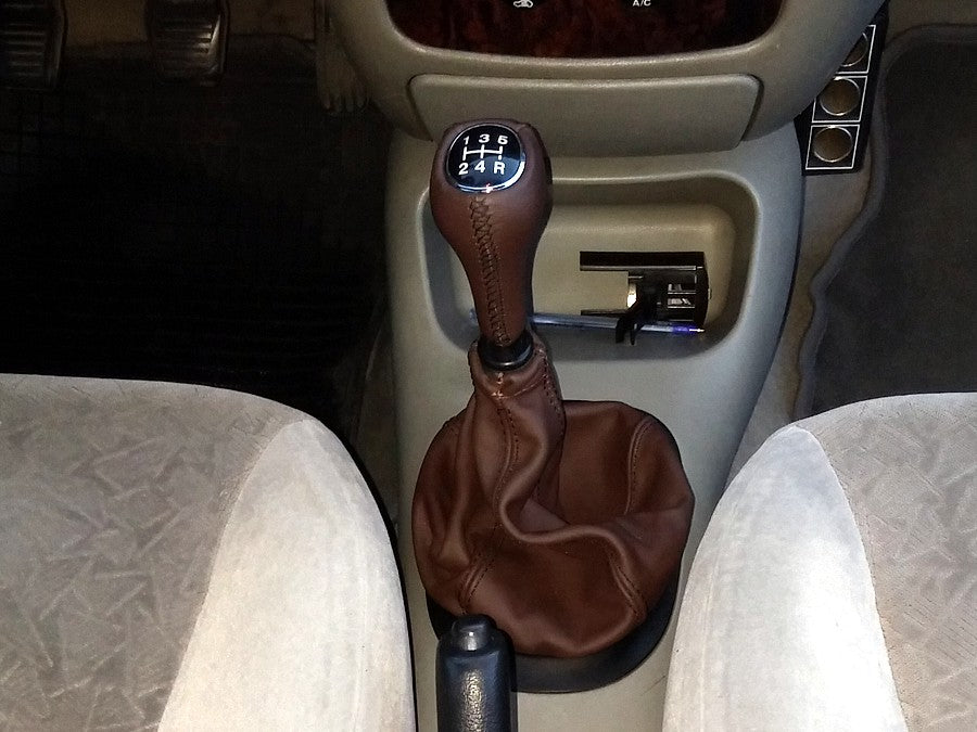 1996-02 Ford Fiesta shift boot