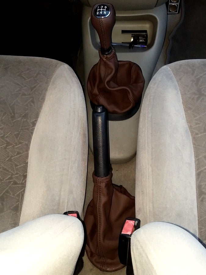 1996-02 Ford Fiesta shift boot
