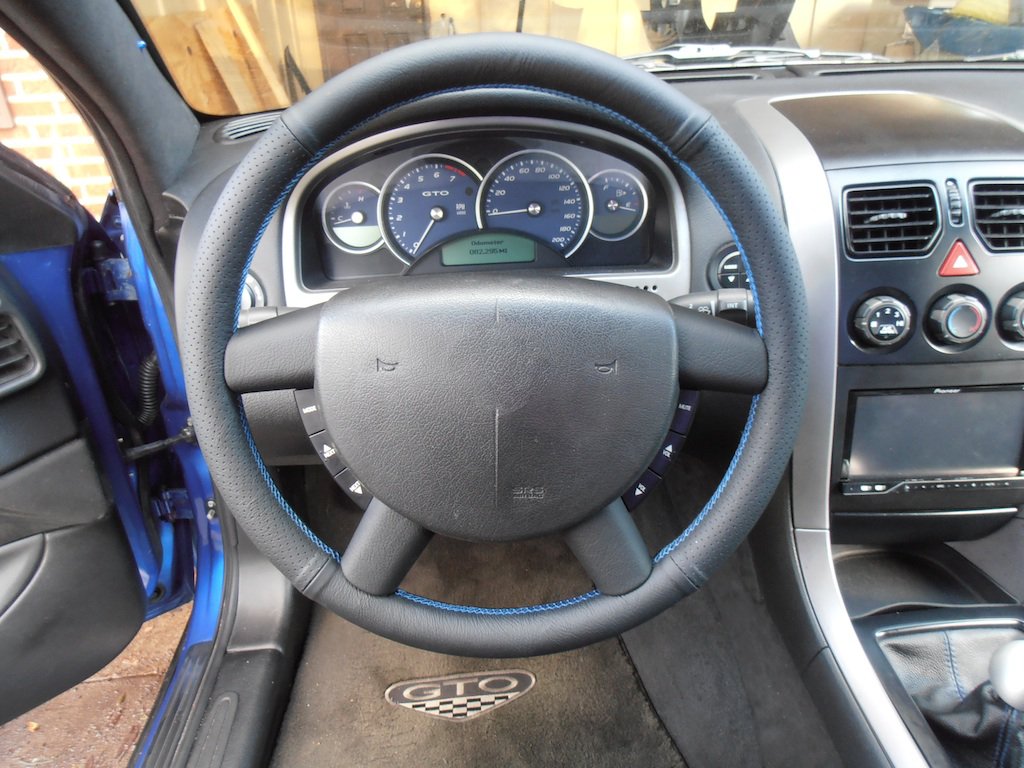 2001-05 Holden Monaro steering wheel spoke covers