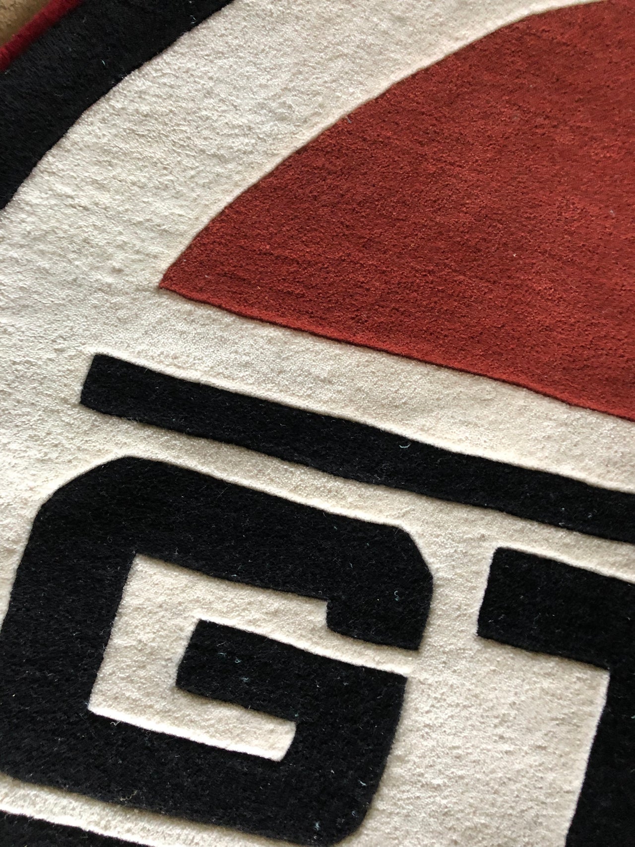 5' Ford GT40 Hand Tufted Rug