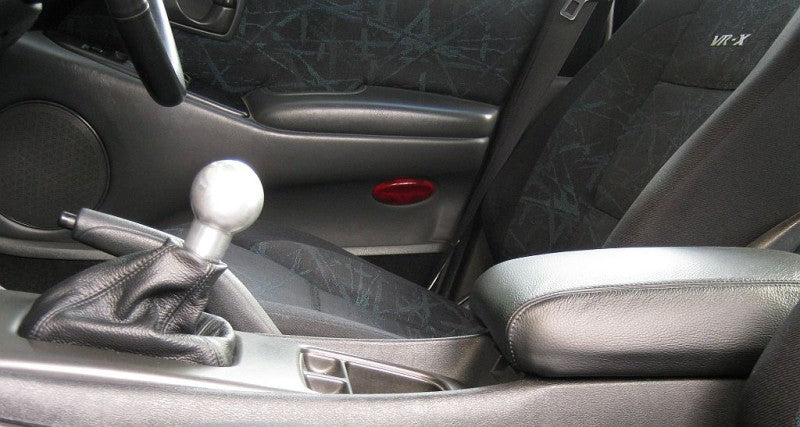 2000-04 Mitsubishi MagnaVRX shift boot