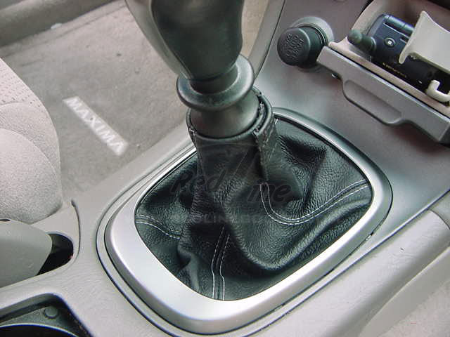 2000-01 Infiniti I30 shift boot