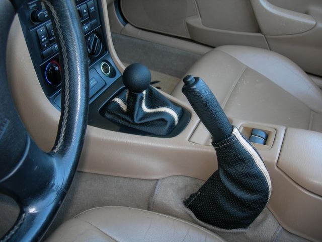 1998-05 Mazda Miata NB shift boot