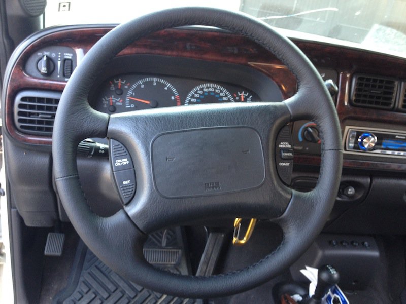 1998-03 Dodge Durango steering wheel cover