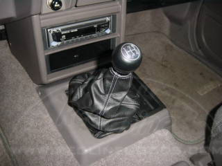 1991-95 Isuzu Amigo shift boot - 2WD