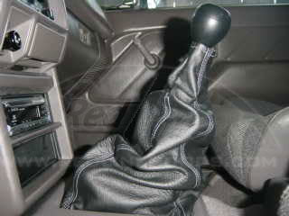 1991-95 Isuzu Amigo shift boot - 2WD
