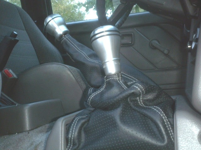 1991-95 Isuzu Amigo shift boot - 4WD