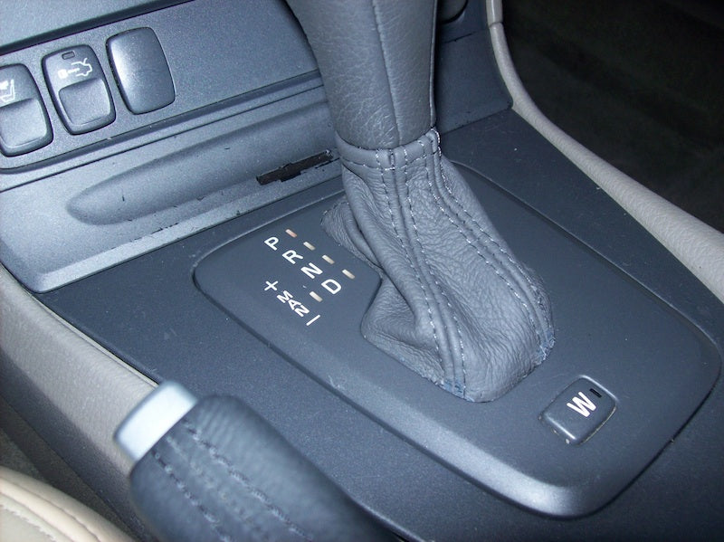 2001-07 Volvo XC70 shift boot - auto
