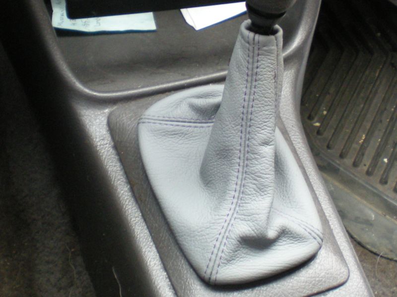 1989-01 Suzuki Swift shift boot