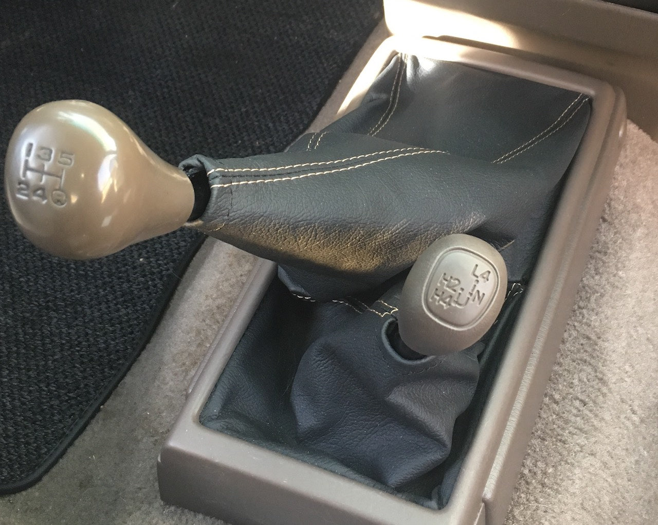 1995-04 Toyota Tacoma shift boot - 4WD
