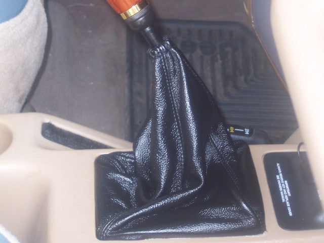 1986-92 Jeep Comanche shift boot