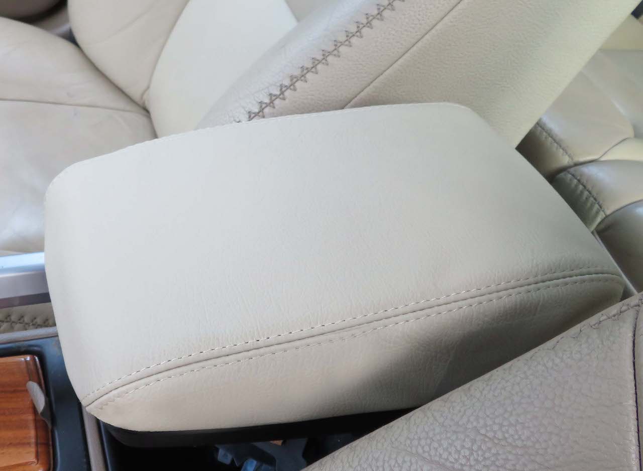 2001-07 Volvo XC70 armrest cover