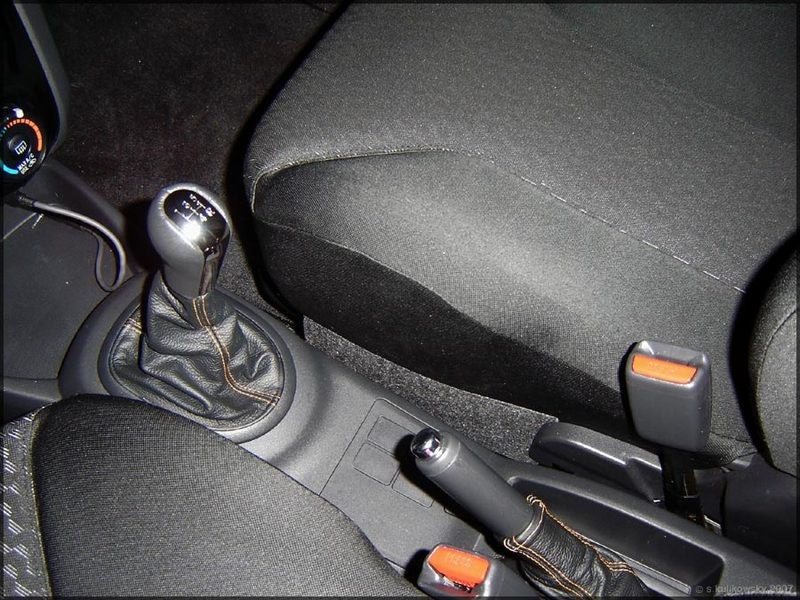 1999-05 Toyota Yaris ebrake boot