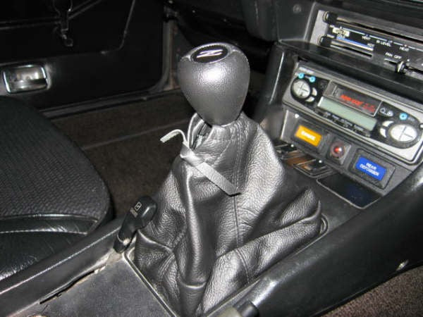 1974-78 Datsun 240Z/260Z/280Z shift boot